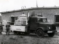 1958 Május 1.-i felvonulás előkészülete az IMI-ben, Iklad  1958 Május 1.-i felvonulás előkészülete az IMI-ben, Iklad